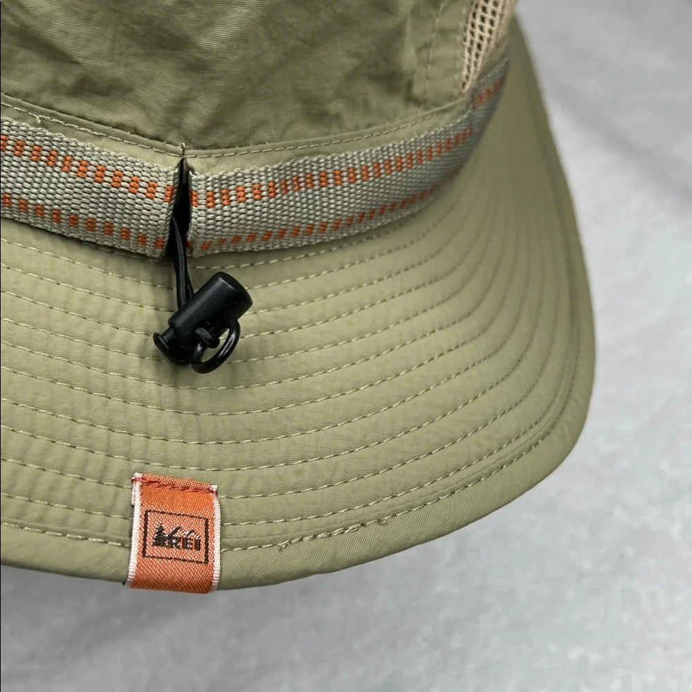 REI Co-Op Unisex Size S/M Khaki Vented Explorer Strap Hiking Outdoor Bucket Hat